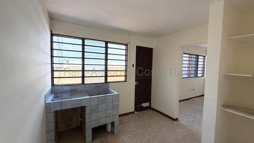 Venta de casa amplia y esquinera en Los Yoses Sur - Imagen 7