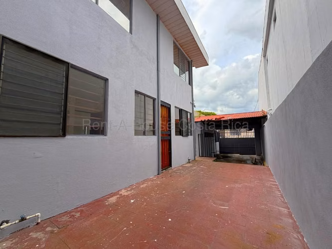 Venta de casa amplia y esquinera en Los Yoses Sur - Imagen 9