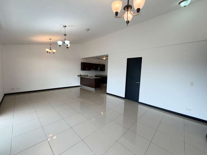 Apartamento Amplio con Balcón, Parqueo y Amenidades|Torres de Granadilla
