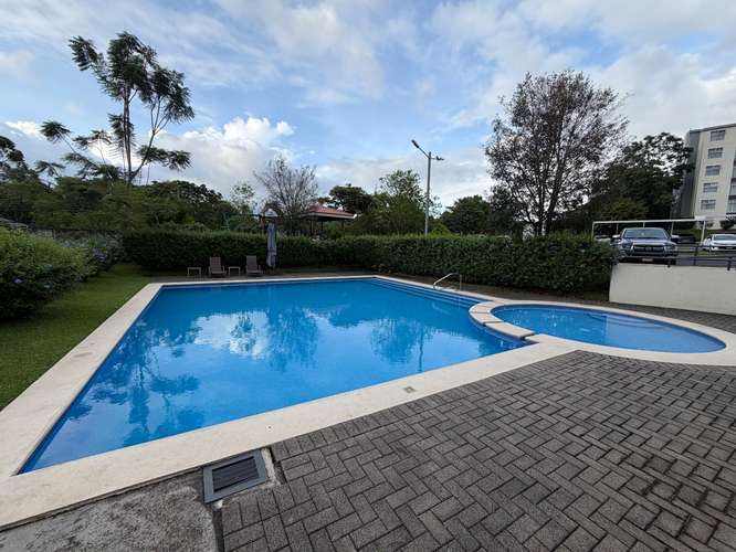 Apartamento Amplio con Balcón, Parqueo y Amenidades|Torres de Granadilla