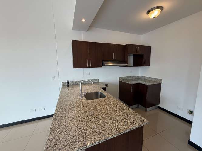 Apartamento Amplio con Balcón, Parqueo y Amenidades|Torres de Granadilla