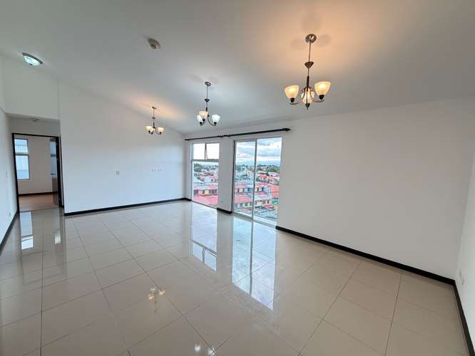 Apartamento Amplio con Balcón, Parqueo y Amenidades|Torres de Granadilla