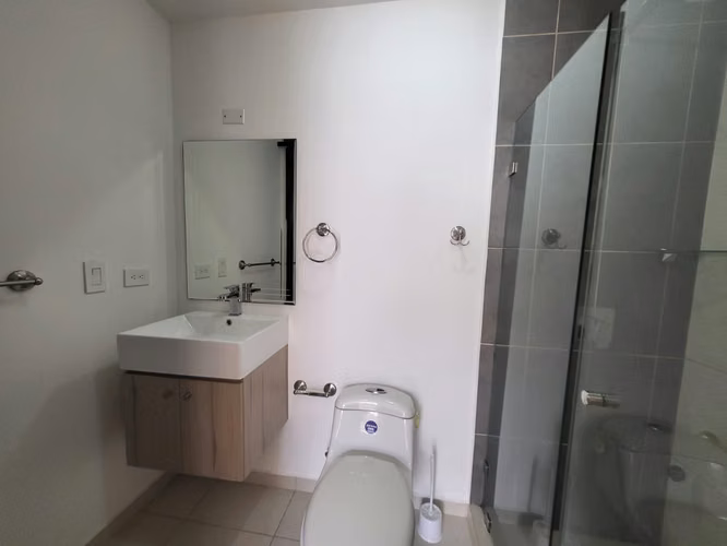 Apartamento Amplio con Balcón, Parqueo y Amenidades|Torres de Granadilla - Imagen 9