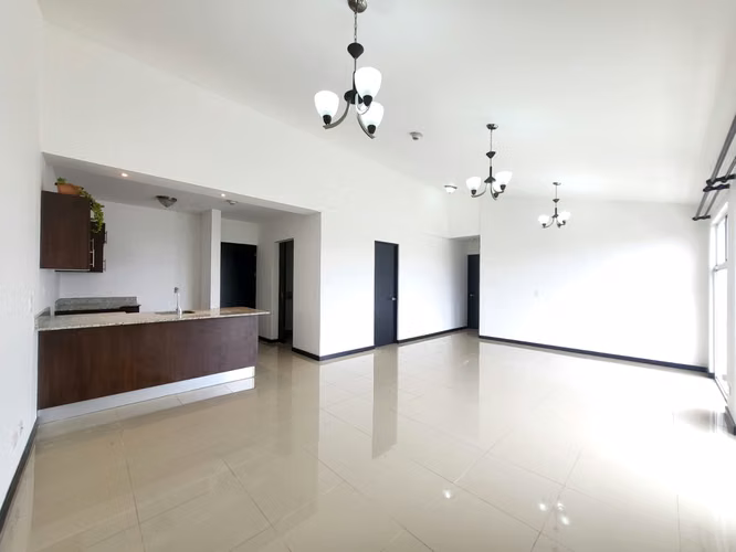 Apartamento Amplio con Balcón, Parqueo y Amenidades|Torres de Granadilla