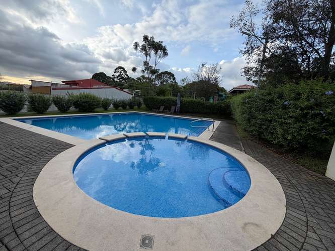 Apartamento Amplio con Balcón, Parqueo y Amenidades|Torres de Granadilla