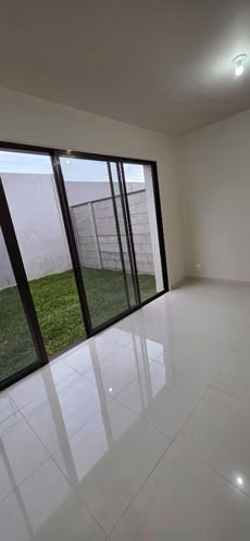 Casa recién terminada - Imagen 2