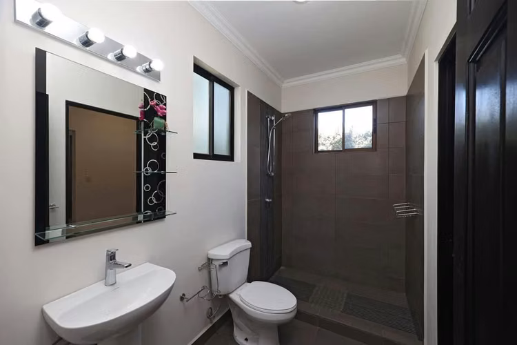 Alquiler casa en Piedades de Santa Ana | 5 habitaciones | Jardín | Condominio - Imagen 8
