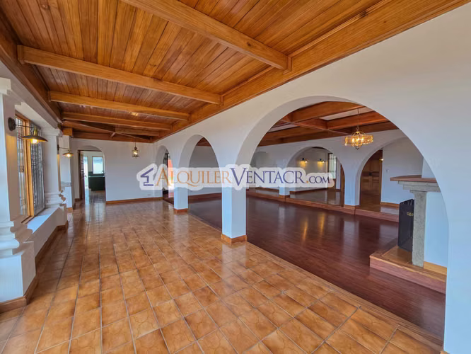 CASA DE UN NIVEL DE 900 M2 Y 3.500 M2 DE LOTE CON VISTAS EN ESCAZU - Imagen 14
