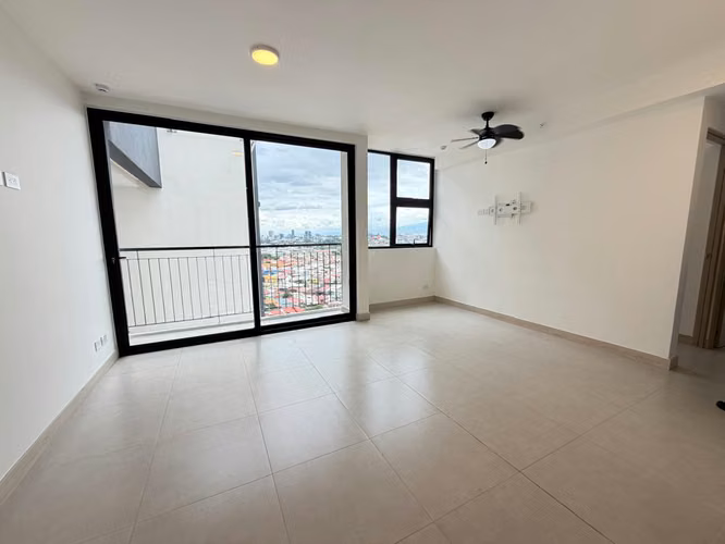 ¡Para Estrenar! Apartamento con Balcón, Parqueo Techado y Línea Blanca|Sky House, Paso Ancho