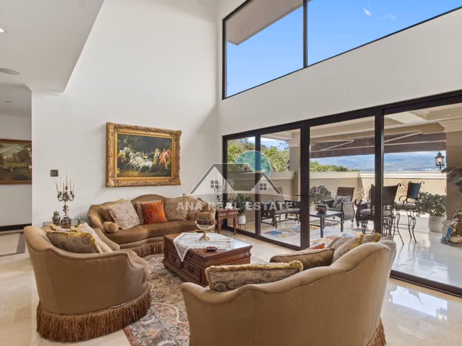 Residencia de lujo con elevador en Escazú | 600 m² y terreno de 1.453 m²
