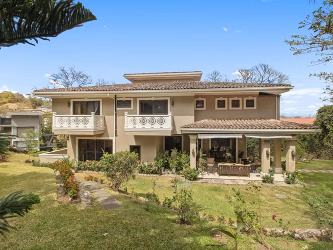 Residencia de lujo con elevador en San Rafael Escazu - Imagen 17