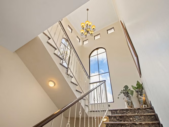 Residencia de lujo con elevador en San Rafael Escazu - Imagen 11