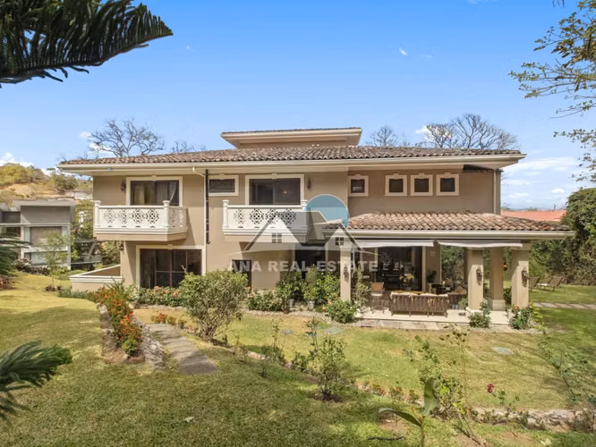 Residencia de lujo con elevador en Escazú | 600 m² y terreno de 1.453 m² - Imagen 17