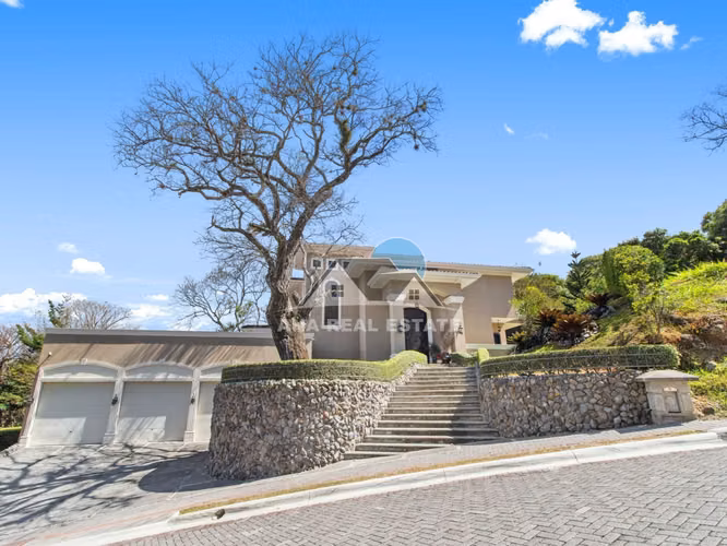 Residencia de lujo con elevador en Escazú | 600 m² y terreno de 1.453 m² - Imagen 2