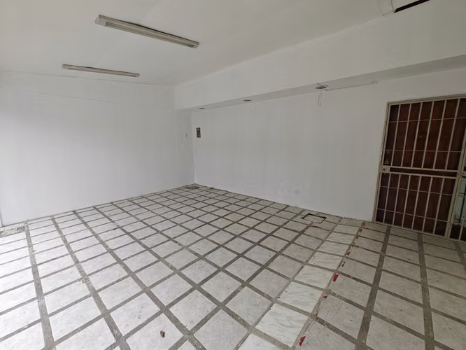 Casa uso de suelo mixto de 2 plantas frente al Edificio Franklin Chang Díaz - Imagen 2