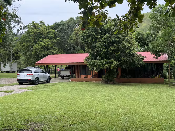 Venta de Quinta con Casa Turrubares