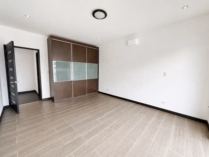 ALQUILER DE CASA MODERNA EN CONDOMINIO VISTA DEL RÍO, TREJOS MONTEALEGRE - Imagen 6