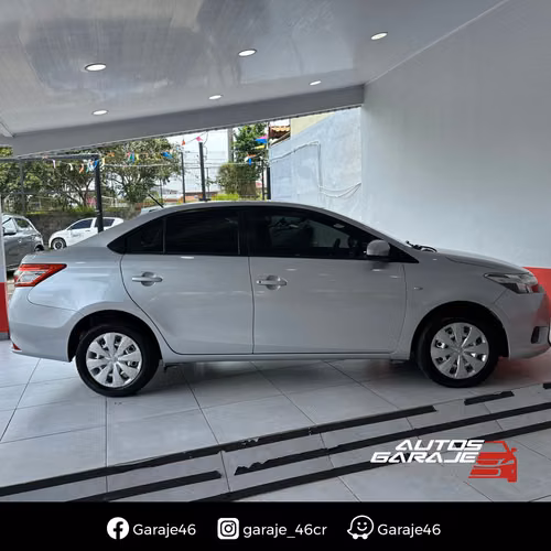 TOYOTA YARIS E 2018 Automático - Imagen 9