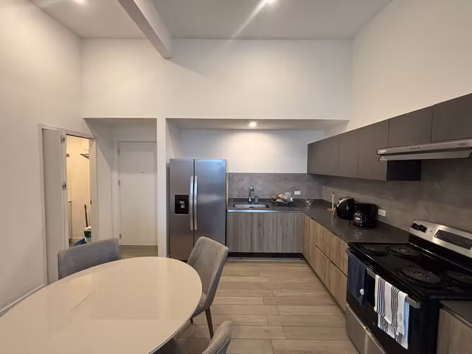 Apartamento Amoblado en Alquiler – Torre 984