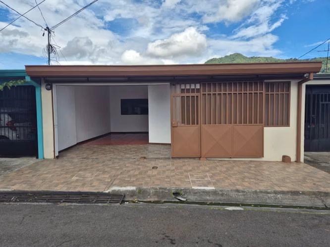 CASA EN VENTA, UBICADA EN URBANIZACION SAN DIEGO.