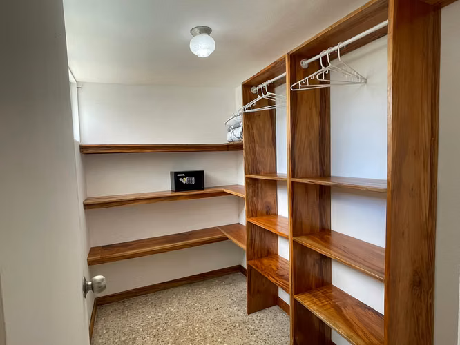 Apartamento semi amueblado en alquiler en Sabana Sur! P645 - Imagen 8