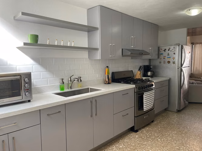 Apartamento semi amueblado en alquiler en Sabana Sur! P645 - Imagen 7