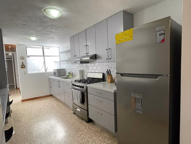 Apartamento semi amueblado en alquiler en Sabana Sur! P645 - Imagen 2