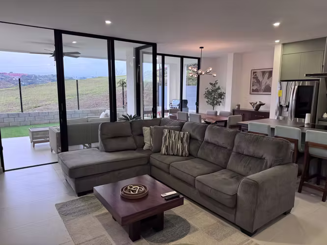Casa Moderna en Venta en Exclusivo Condominio en Grecia - Imagen 8