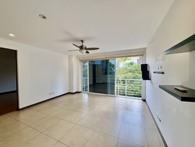 DISTRITO CUATRO ESCAZU-MODERNO APARTAMENTO  2 HAB/2BAÑOS / LINEA BLANCA