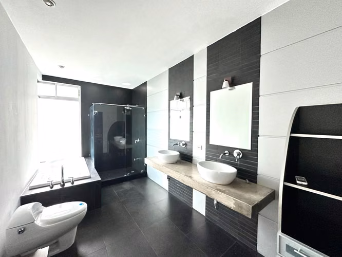 TREJOS-ESCAZU! MODERNA CASA DE 3 NIVELES/4HAB/3.5 BAÑOS Y LINEA BLANCA - Imagen 7