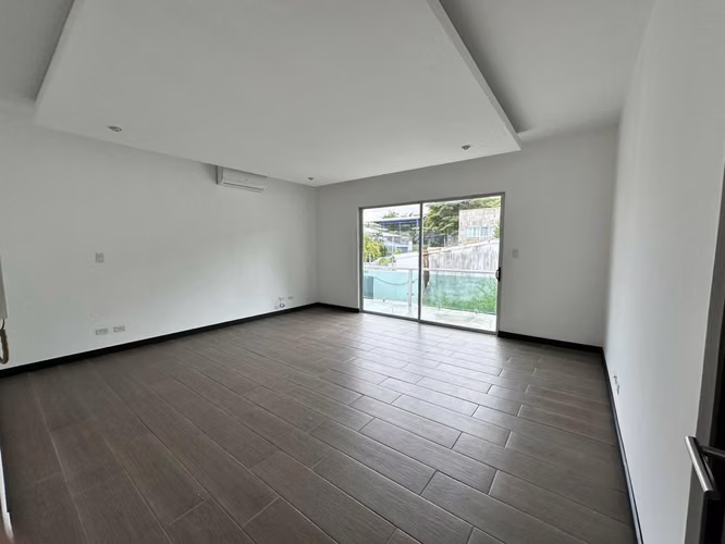 TREJOS-ESCAZU! MODERNA CASA DE 3 NIVELES/4HAB/3.5 BAÑOS Y LINEA BLANCA - Imagen 6