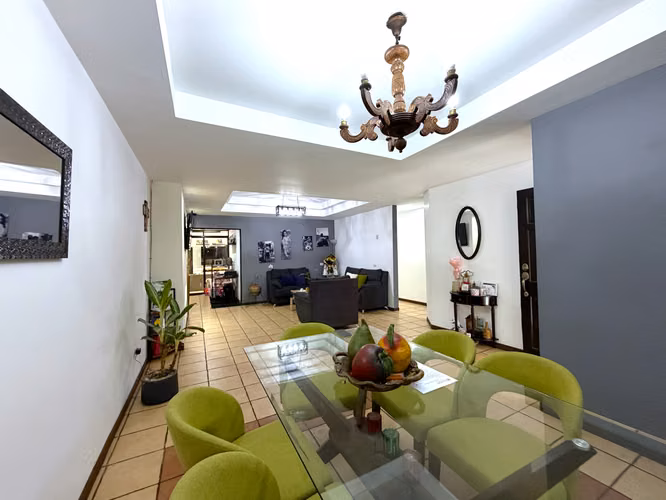 Casa en Venta en Residencial, Coronado. Ubicación Céntrica, 3 Habitaciones, Patio. - Imagen 2