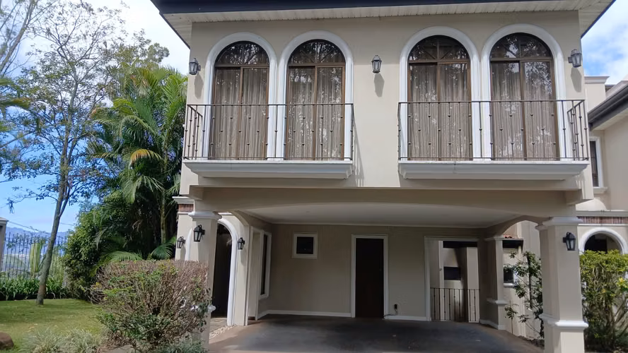 ALQUILER CASA EN TRES RIOS