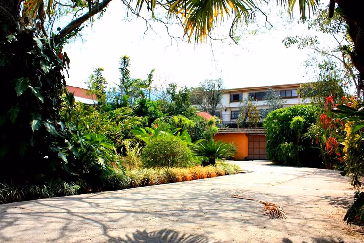OPORTUNIDAD! PROPIEDAD DE 1.400 M2 CON 2 CASAS EN SAN RAFAEL ESCAZU X COUNTRY CLUB - Imagen 17