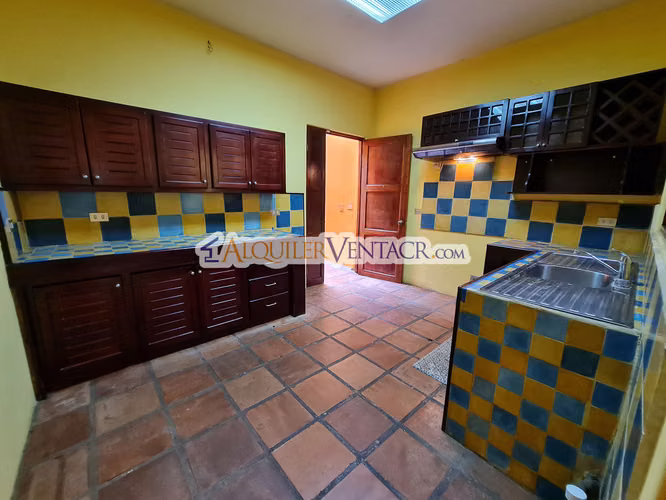 OPORTUNIDAD! PROPIEDAD DE 1.400 M2 CON 2 CASAS EN SAN RAFAEL ESCAZU X COUNTRY CLUB - Imagen 9