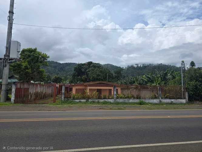 House and land for sale in Turrialba, Cartago.