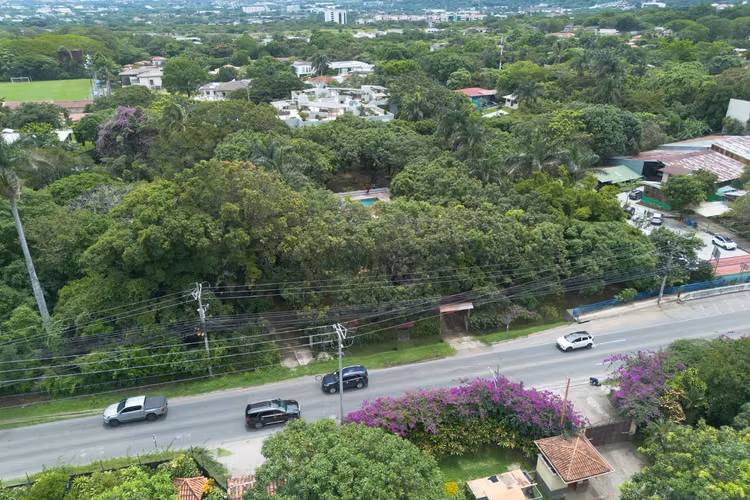 Venta de Finca con uso de suelo mixto y alto potencial de desarrollo en Santa Ana - Imagen 6