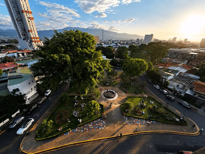 Alquiler  SER Escalante Apartamento tipo Estudio amueblado con vista directa al Parque Francia. - Imagen 5