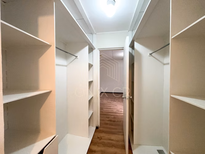 Alquiler Casa en La Uruca | con Habitación en Primer Nivel + Jacuzzi - Imagen 9