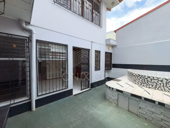 Alquiler Casa en La Uruca | con Habitación en Primer Nivel + Jacuzzi