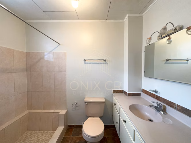 Alquiler Casa en La Uruca | con Habitación en Primer Nivel + Jacuzzi - Imagen 19