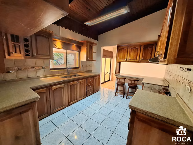 Venta de casa en el centro de San Isidro del General - Imagen 2