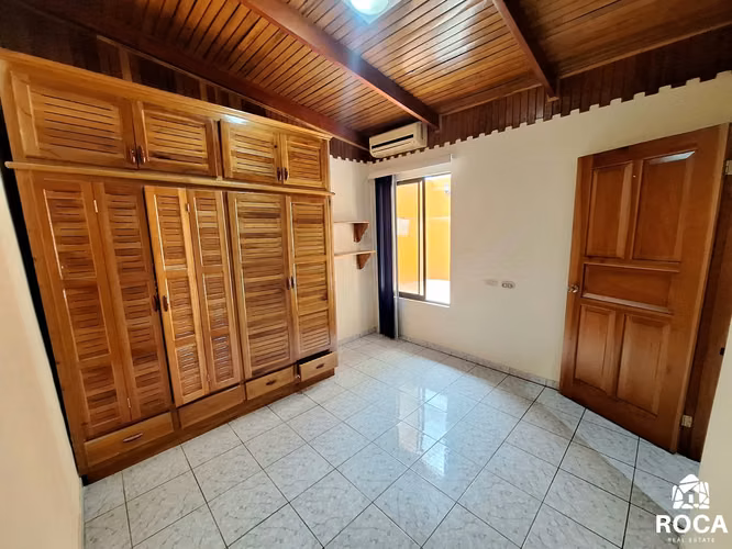Venta de casa en el centro de San Isidro del General - Imagen 4