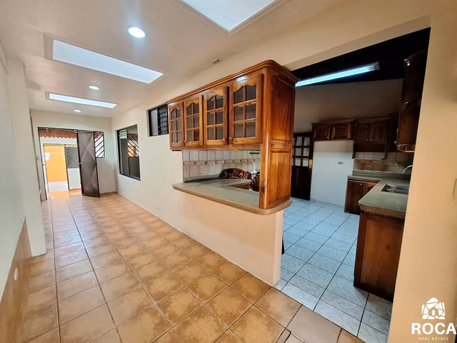 Venta de casa en el centro de San Isidro del General - Imagen 3