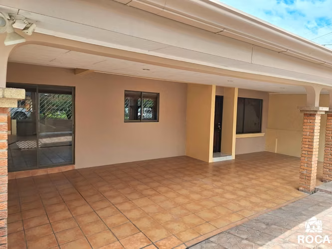 Venta de casa en el centro de San Isidro del General