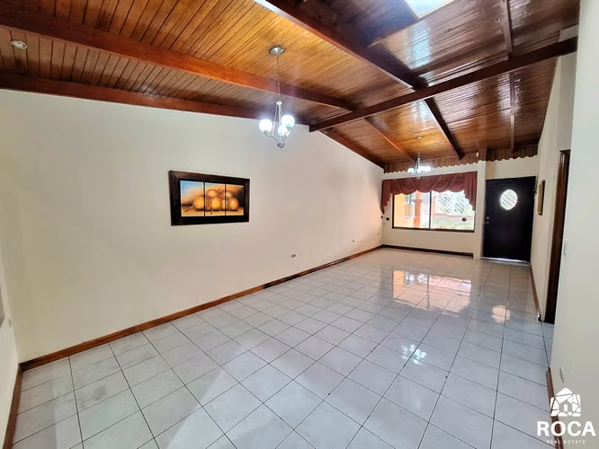 Venta de casa en el centro de San Isidro del General - Imagen 11