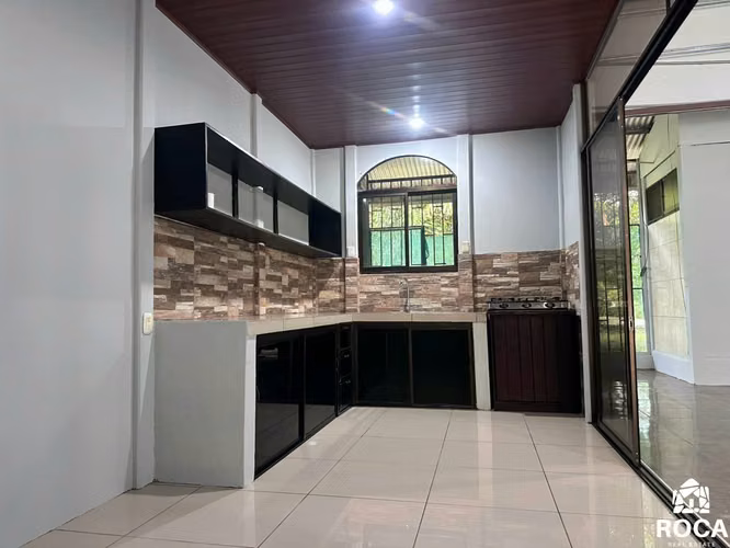 Venta de casa en Puerto Jimenez - Imagen 2