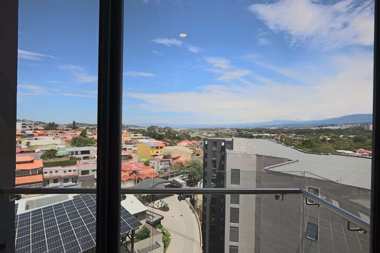 Venta Apartamento Moderno de 2 Habitaciones con Vistas Panorámicas en San José - Imagen 13