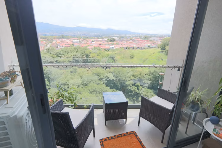 Venta Apartamento Moderno de 2 Habitaciones con Vistas Panorámicas en San José - Imagen 4
