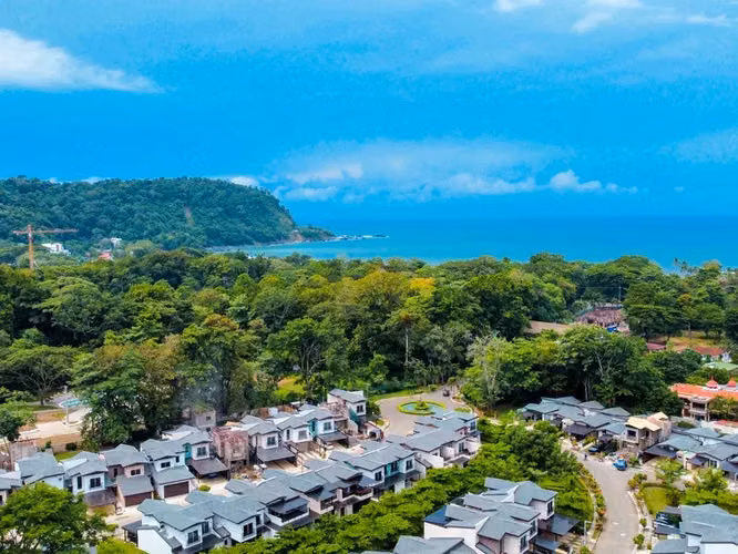 Modern 2-Bed Home in Jacó with Resort Amenities